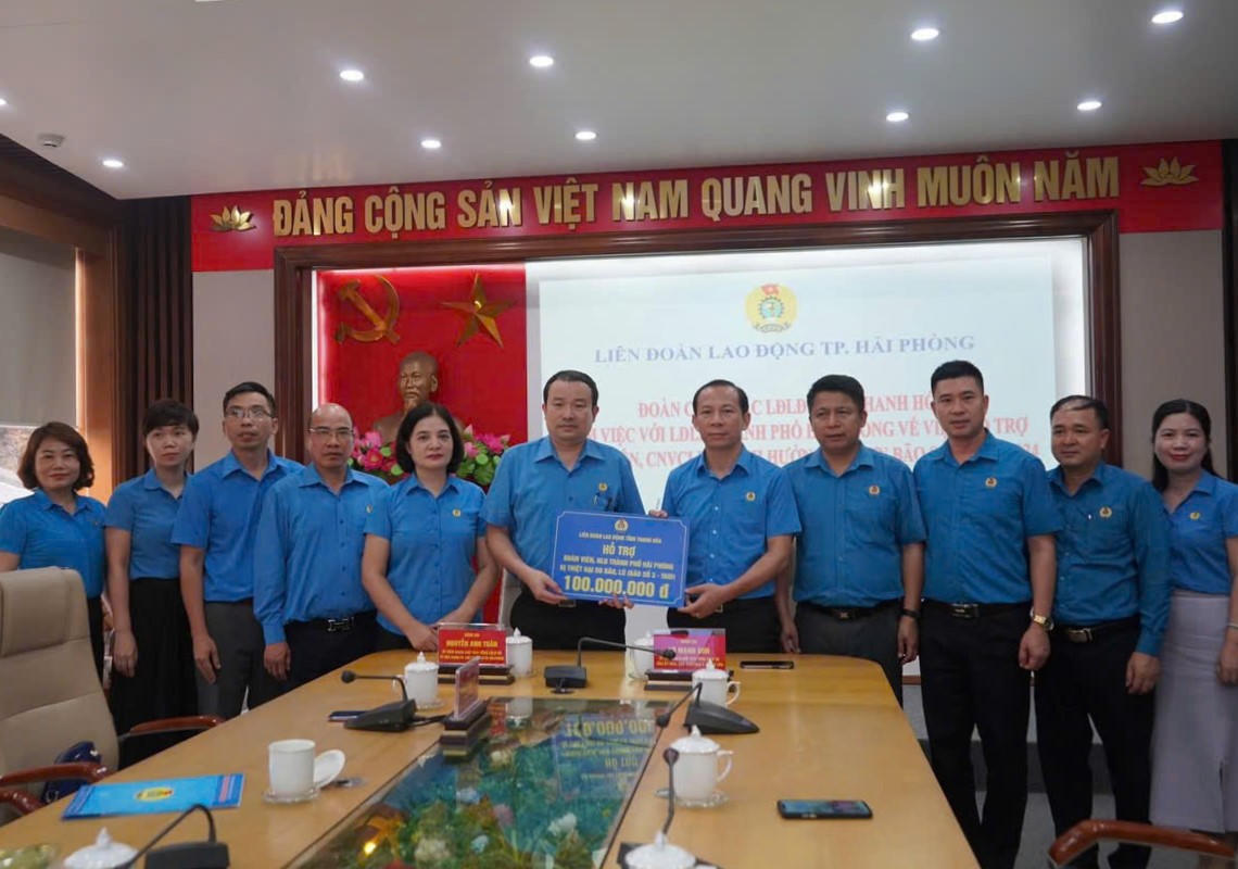 Liên đoàn Lao động tỉnh Thanh Hóa hỗ trợ hơn 1 tỷ đồng đến các địa phương bị thiệt hại do bão lũ