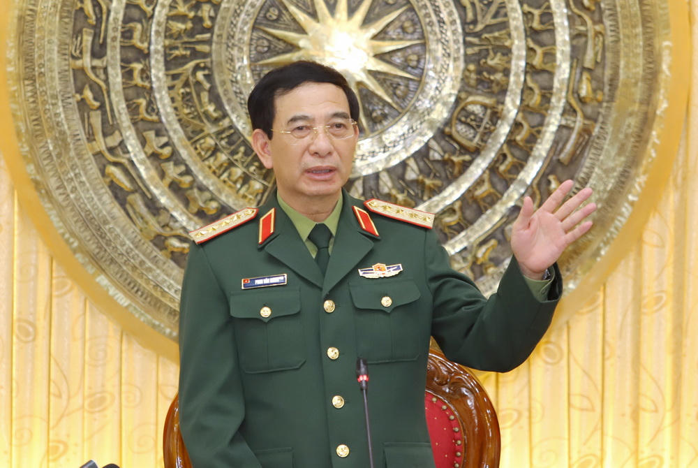 Bộ trưởng Bộ Quốc phòng Phan Văn Giang làm việc với Ban Thường vụ Tỉnh ủy Thanh Hóa