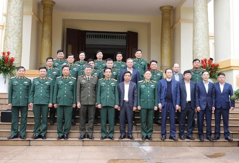 Bộ trưởng Bộ Quốc phòng Phan Văn Giang làm việc với Ban Thường vụ Tỉnh ủy Thanh Hóa