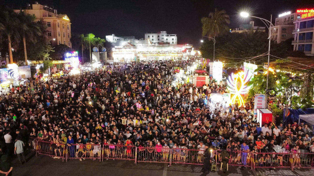 Khai mạc Lễ hội du lịch biển Hải Tiến năm 2025