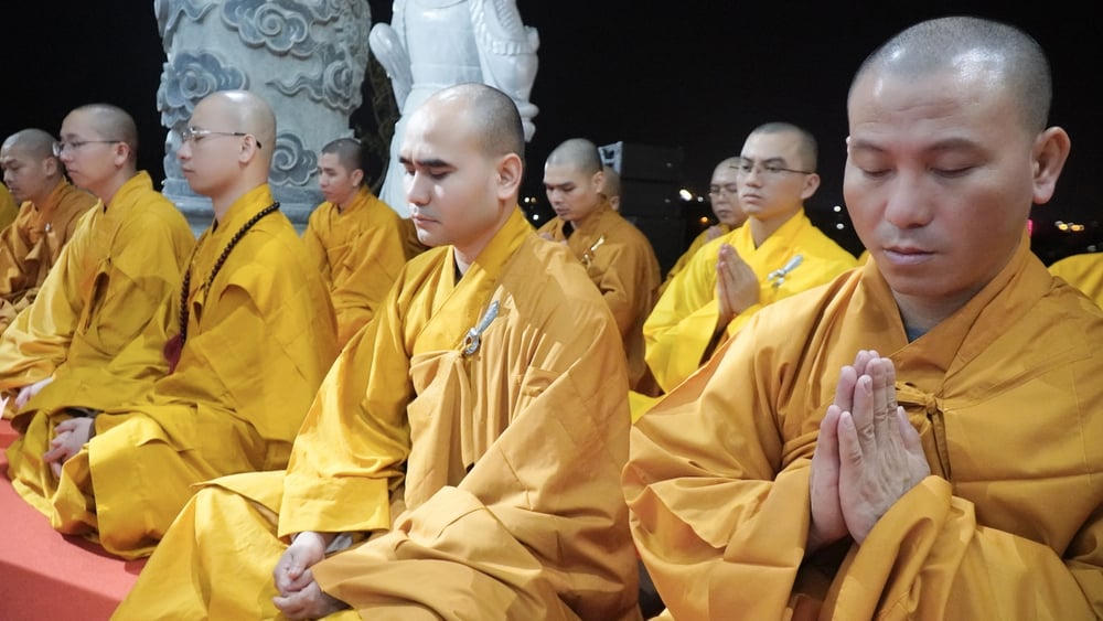 An vị tôn tượng Phật hoàng Trần Nhân Tông bằng ngọc tại chùa Phúc Sơn