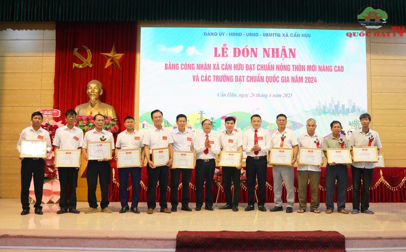 Xã Cấn Hữu (Quốc Oai) đón nhận danh hiệu xã đạt chuẩn nông thôn mới nâng cao năm 2024