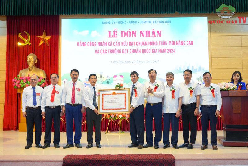 Xã Cấn Hữu (Quốc Oai) đón nhận danh hiệu xã đạt chuẩn nông thôn mới nâng cao năm 2024