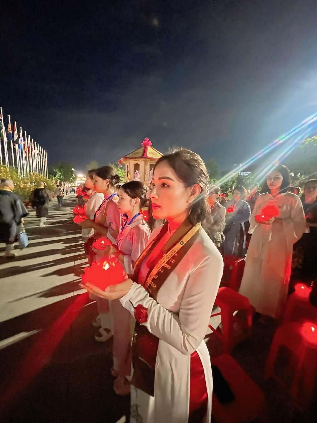 Đại lễ Vesak LHQ 2025: 35.000 hoa đăng được thắp sáng cầu nguyện cho hòa bình