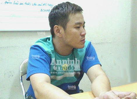 Trắng đêm ngồi bên xác vợ hờ chờ cảnh sát tới bắt