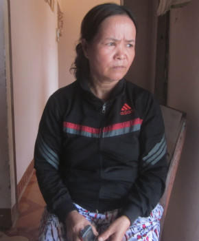 Sốc : Côn đồ giết người xong giơ dao khoe máu tươi