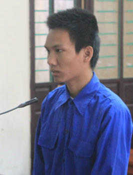 Dụ kẹo để bắt cóc bé gái 