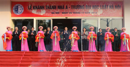 Chủ tịch nước Trương Tấn Sang thăm trường ĐH Luật Hà Nội