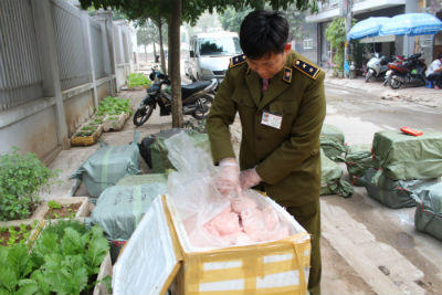 Bắt hơn 1 tấn nội tạng thối