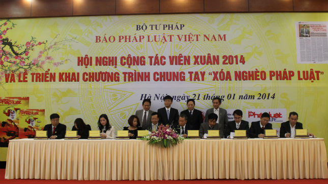 Khởi động Chương trình “Chung tay xóa nghèo pháp luật”