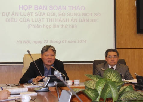 Giao cho Tòa ra quyết định thi hành án?