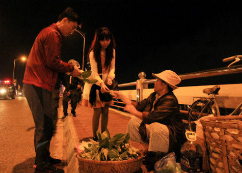 Mưu sinh trong đêm giao thừa
