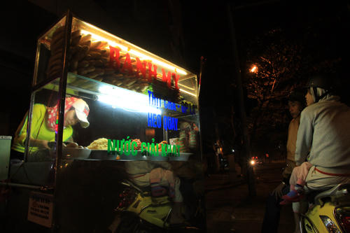 Mưu sinh trong đêm giao thừa