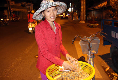 Mưu sinh trong đêm giao thừa