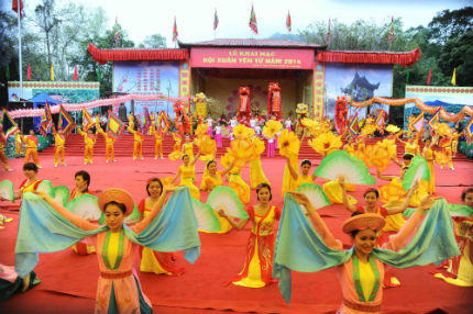 Tưng bừng lễ hội đầu Xuân