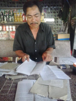 Ủy ban cấp, rút giấy đỏ lung tung, tòa hết đường phân xử