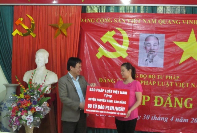 Khơi thêm ngọn lửa cách mạng