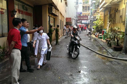 Hà Nội: Cháy lớn tại quán karaoke, 5 người tử vong