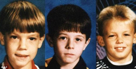 Vụ án thi thể 3 bé trai khỏa thân và những phiên tòa chóng vánh