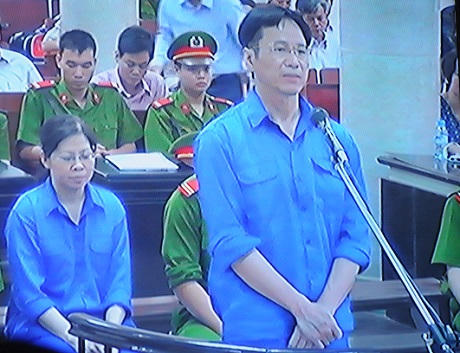 Bầu Kiên lần đầu được gặp vợ sau 21 tháng bị bắt
