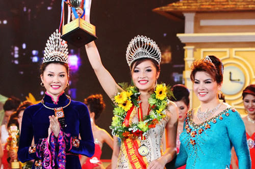 Dẹp loạn thi nhan sắc: Hãy bắt đầu từ Hoa hậu các Dân tộc VN!