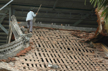 Pháp luật làm gì để cứu các di sản, di tích bị “bức tử”?