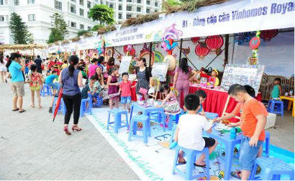 Hòa mình cùng lễ hội trung thu độc đáo của cư dân Royal City