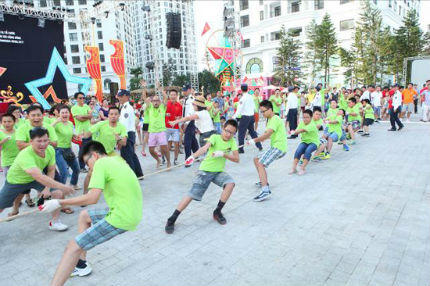 Hòa mình cùng lễ hội trung thu độc đáo của cư dân Royal City