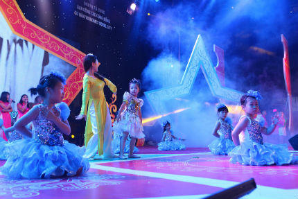 Hòa mình cùng lễ hội trung thu độc đáo của cư dân Royal City