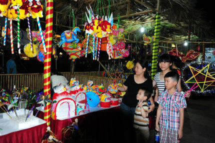 Hòa mình cùng lễ hội trung thu độc đáo của cư dân Royal City