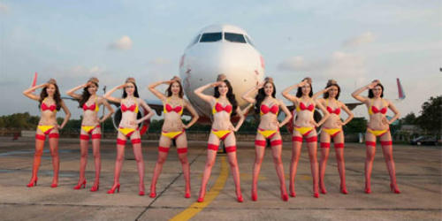 Hoặc là tiếp tục mặc bikini, hoặc là không gì hết!