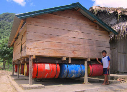 Nhà nổi nơi rốn lũ