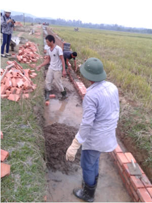 Dân bất an khi mương thủy lợi xây bằng gạch lỗ