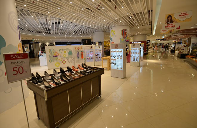 Lotte Center Hà Nội "vắng như chùa bà Đanh" sau ít ngày mở cửa