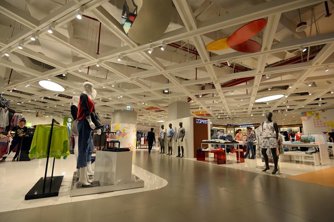 Lotte Center Hà Nội "vắng như chùa bà Đanh" sau ít ngày mở cửa