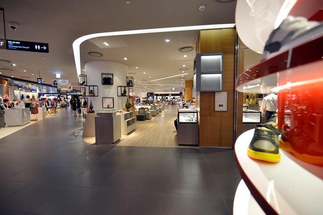 Lotte Center Hà Nội "vắng như chùa bà Đanh" sau ít ngày mở cửa