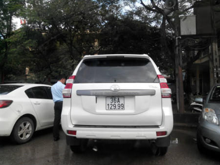 Thanh Hóa: Hai “xế hộp” tiền tỷ dùng chung  biển giả