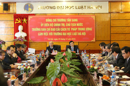 Lãnh đạo Đảng, Nhà nước dành nhiều  tâm huyết cho sự nghiệp đào tạo cán bộ pháp luật cho đất nước