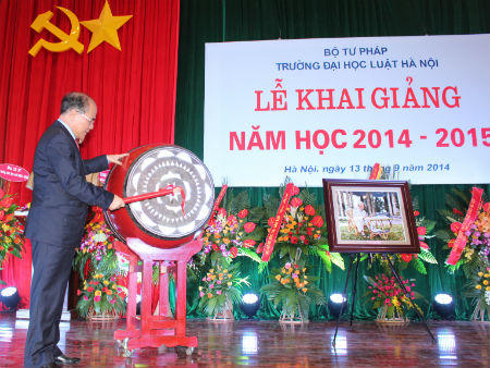 Lãnh đạo Đảng, Nhà nước dành nhiều  tâm huyết cho sự nghiệp đào tạo cán bộ pháp luật cho đất nước