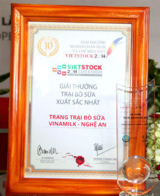 Trang trại Vinamilk là trang trại bò sữa xuất sắc nhất Việt Nam năm 2014