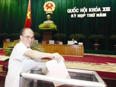 Lá phiếu nhẹ nhàng nhưng trọng trách nặng nề