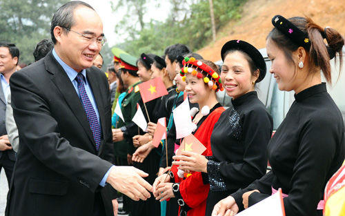 Ông Nguyễn Thiện Nhân dự Ngày hội đoàn kết toàn dân tộc ở Tuyên Quang
