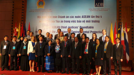 Tăng cường vai trò của Tòa án trong bảo vệ môi trường