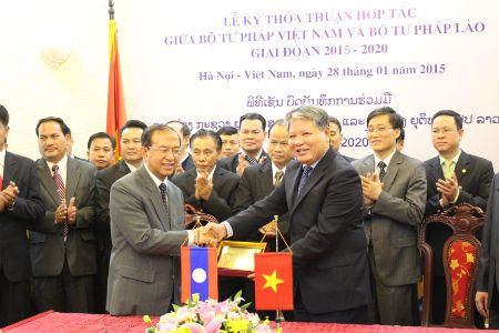Hội đàm giữa Bộ trưởng hai Bộ Tư pháp Việt Nam - Lào 