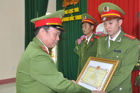 Trại giam Đăk Trung tổng kết phong trào thi đua “Vì an ninh Tổ quốc” giai đoạn 2010 - 2015