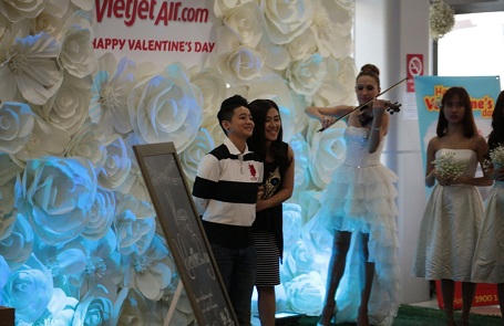 Đám cưới "chấn động" của cặp đôi đồng tính trên tàu bay Vietjet