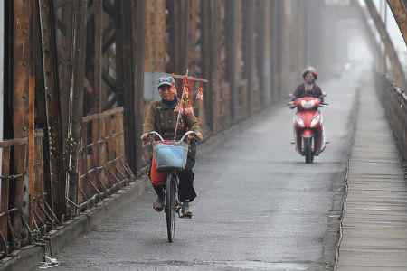 Phố phường vắng lặng ngày đầu năm