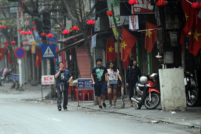 Phố phường vắng lặng ngày đầu năm