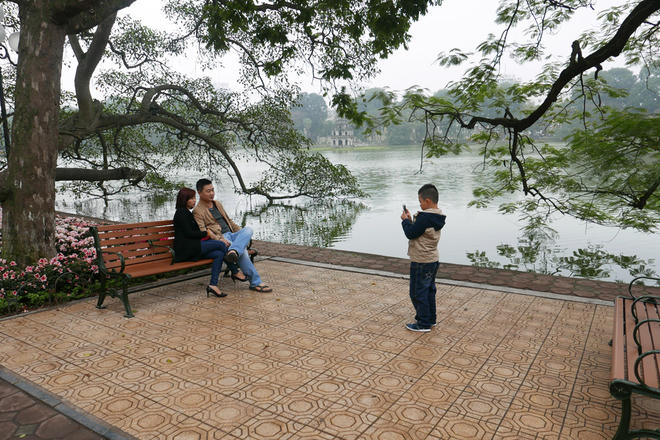 Phố phường vắng lặng ngày đầu năm