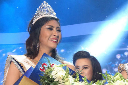 Chuyện chưa biết về cô bé bán cơm trở thành hoa hậu 